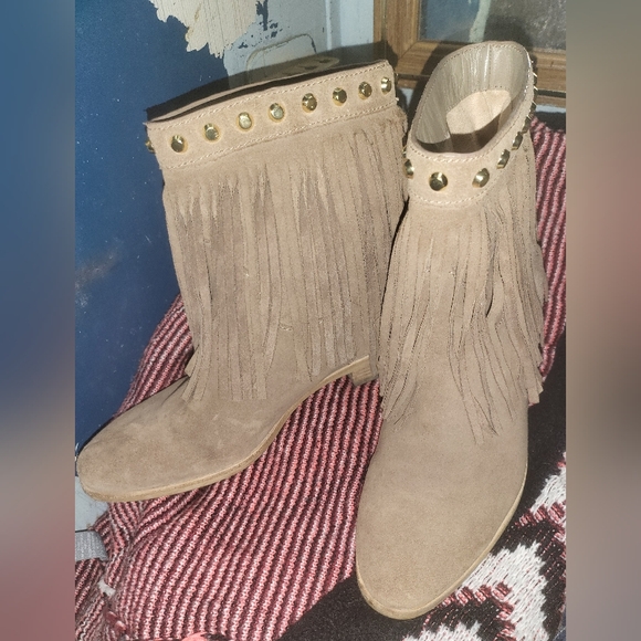 Michael Kors 6 1/2 Suede, Fringe Booties - Picture 3 of 16